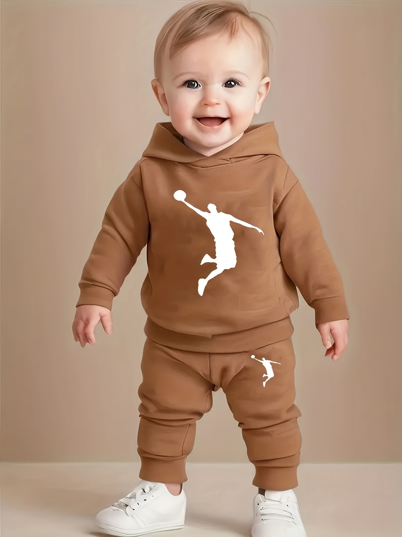A fleece hoodie for a newborn baby boy in autumn and winter - Image 2