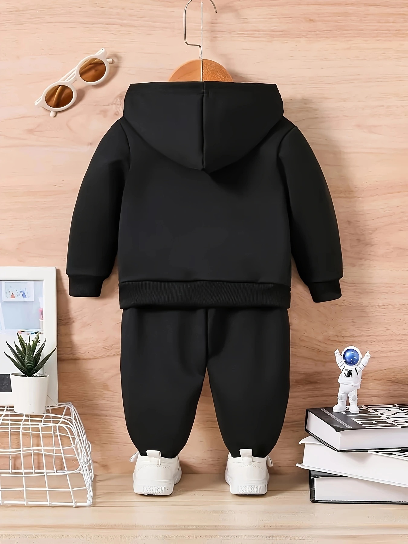 A fleece hoodie for a newborn baby boy in autumn and winter - Image 5