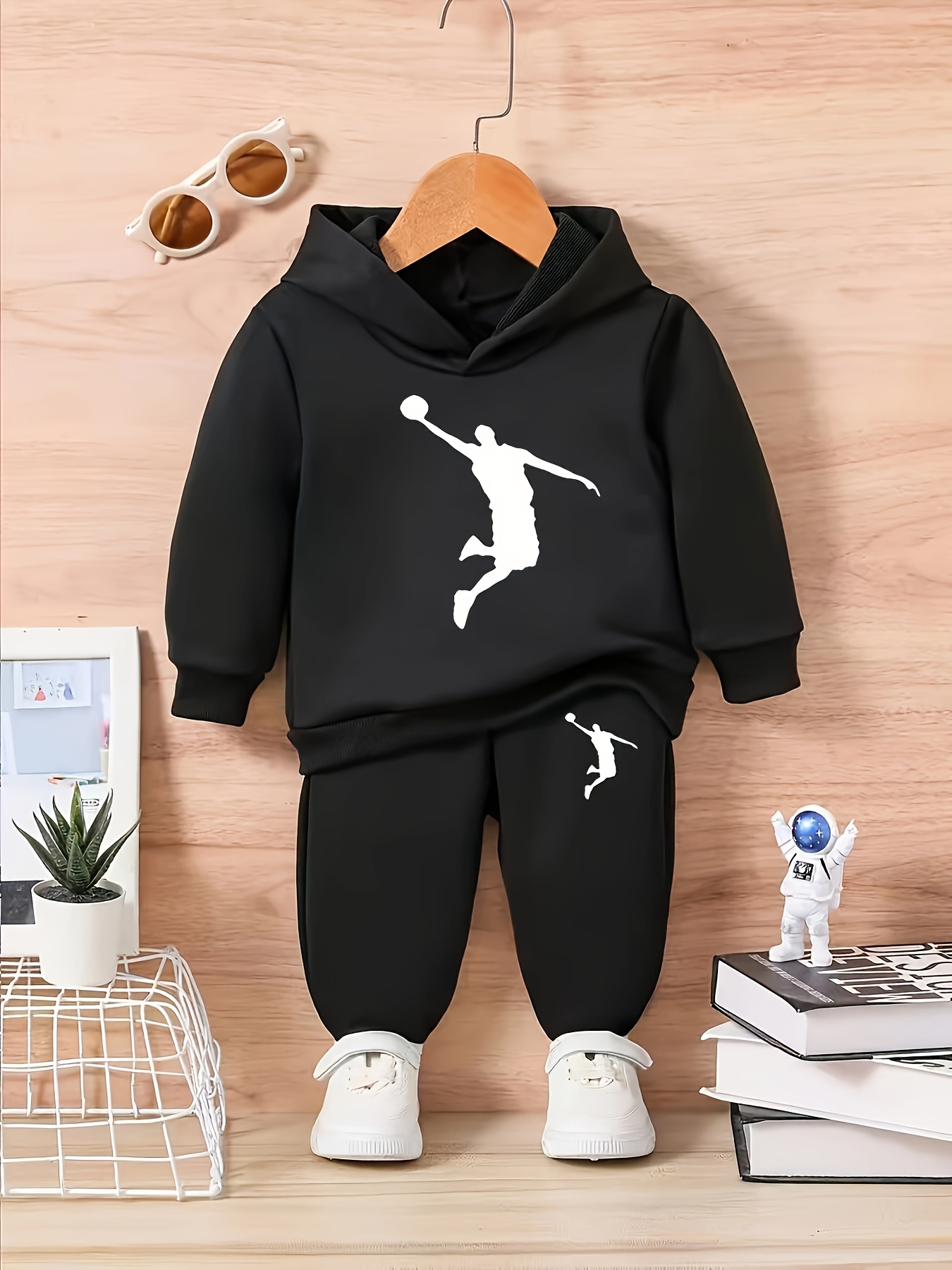A fleece hoodie for a newborn baby boy in autumn and winter - Image 6